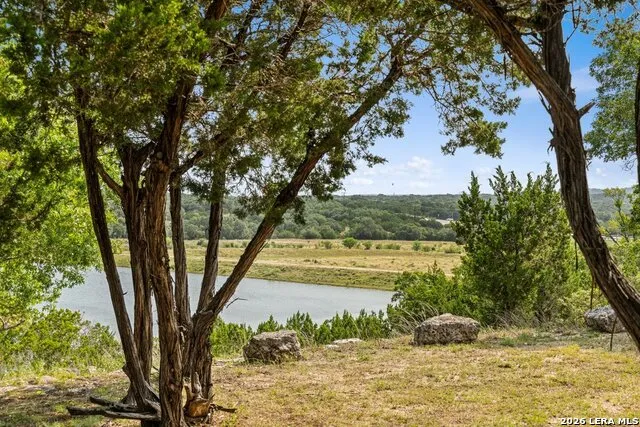 241 E LYNX CV Blanco, TX 78606