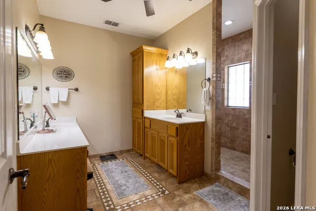 146 LAKEVIEW TRCE Three Rivers, TX 78071