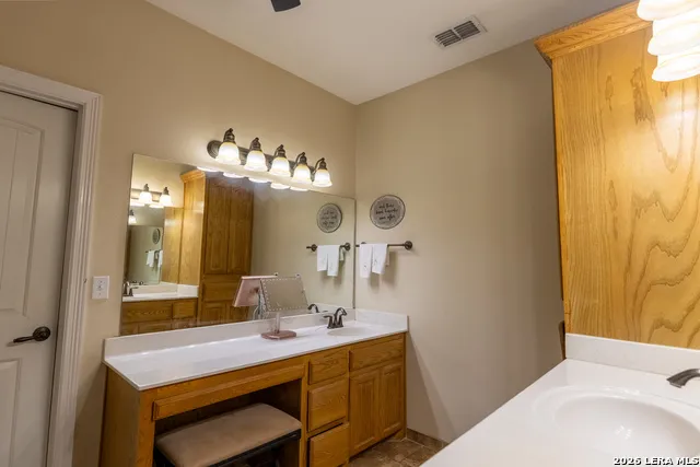 146 LAKEVIEW TRCE Three Rivers, TX 78071