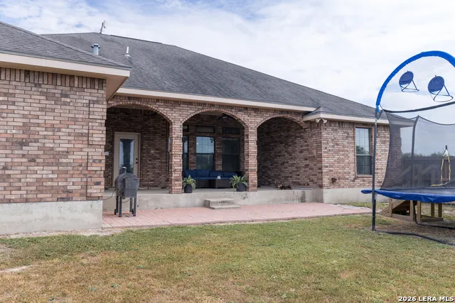 146 LAKEVIEW TRCE Three Rivers, TX 78071