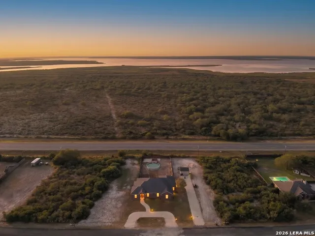 146 LAKEVIEW TRCE Three Rivers, TX 78071