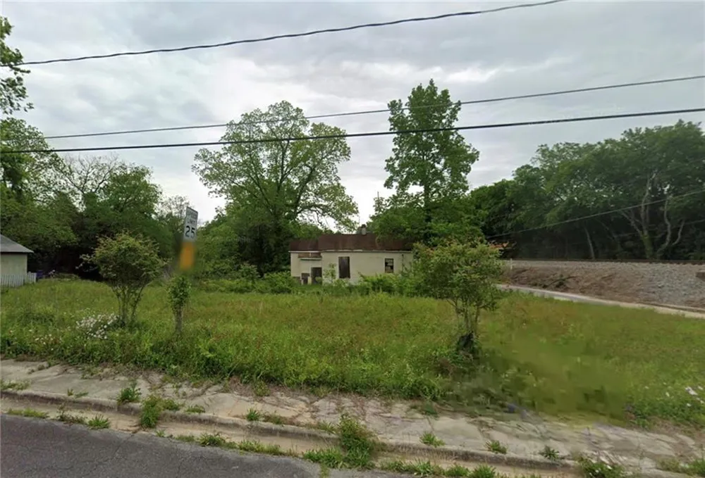 1472 Jackson Street Macon, GA 31201