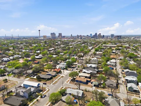 926 Lamar