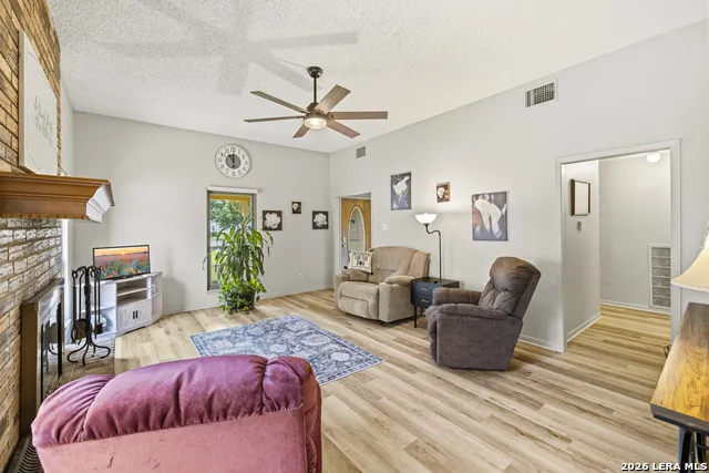 1445 Gloucester Point Kerrville, TX 78028