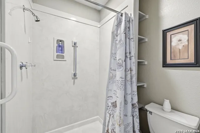 1445 Gloucester Point Kerrville, TX 78028