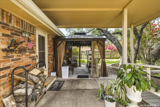 1445 Gloucester Point Kerrville, TX 78028