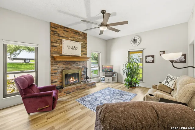 1445 Gloucester Point Kerrville, TX 78028