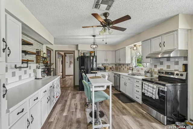 215 DEER RUN ST Pleasanton, TX 78064