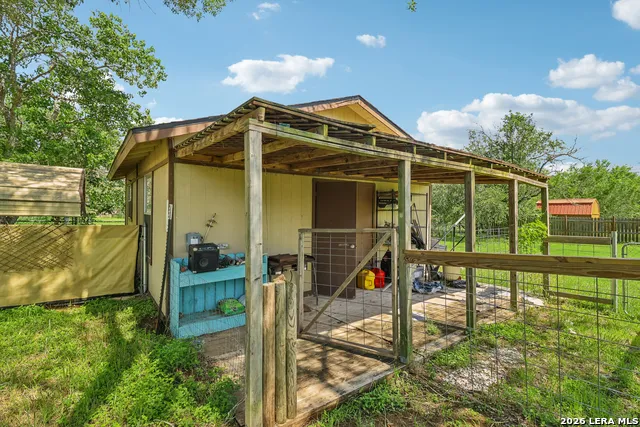215 DEER RUN ST Pleasanton, TX 78064