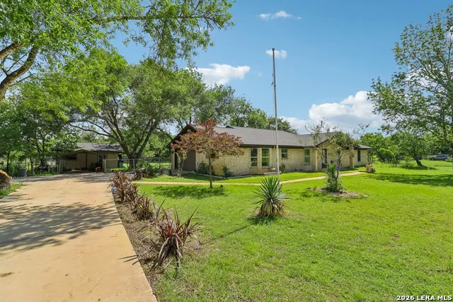 215 DEER RUN ST Pleasanton, TX 78064