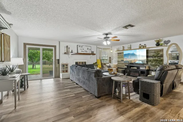 215 DEER RUN ST Pleasanton, TX 78064