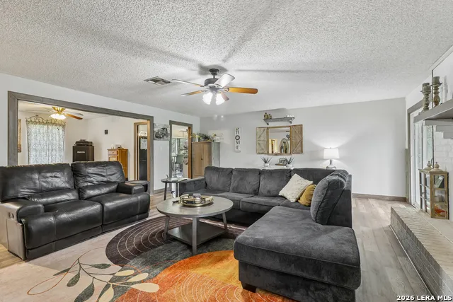 215 DEER RUN ST Pleasanton, TX 78064