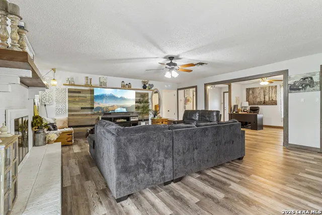 215 DEER RUN ST Pleasanton, TX 78064