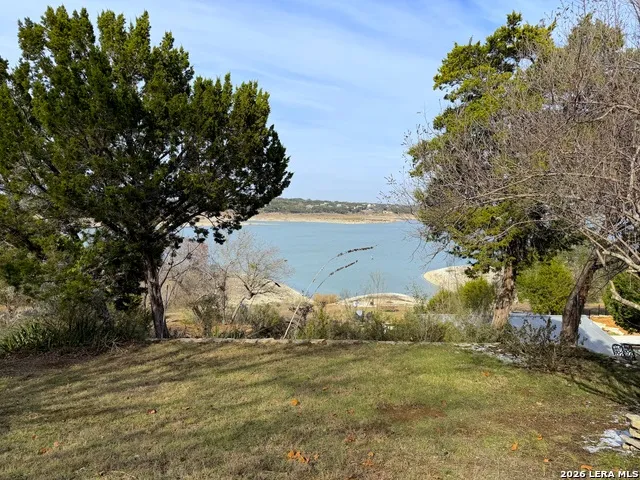 937 Hillcrest Canyon Lake, TX 78133