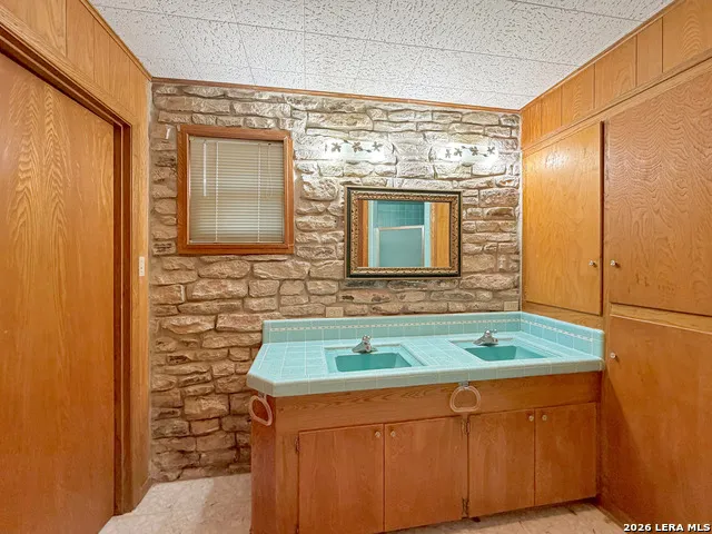 937 Hillcrest Canyon Lake, TX 78133