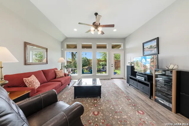 361 LACEY OAK LOOP San Marcos, TX 78666
