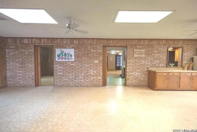 105 S Sayers Devine, TX 78016