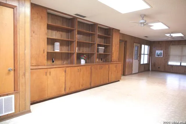 105 S Sayers Devine, TX 78016