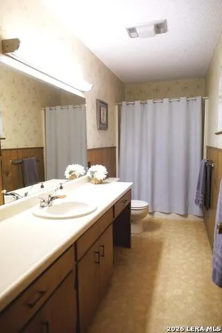 105 S Sayers Devine, TX 78016