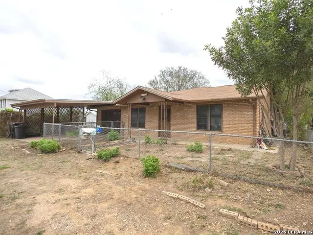 105 S Sayers Devine, TX 78016