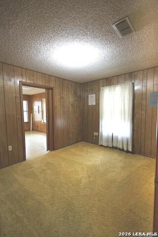 105 S Sayers Devine, TX 78016