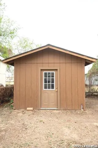 105 S Sayers Devine, TX 78016