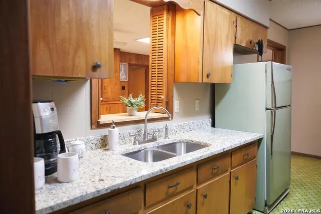 105 S Sayers Devine, TX 78016