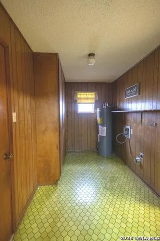 105 S Sayers Devine, TX 78016