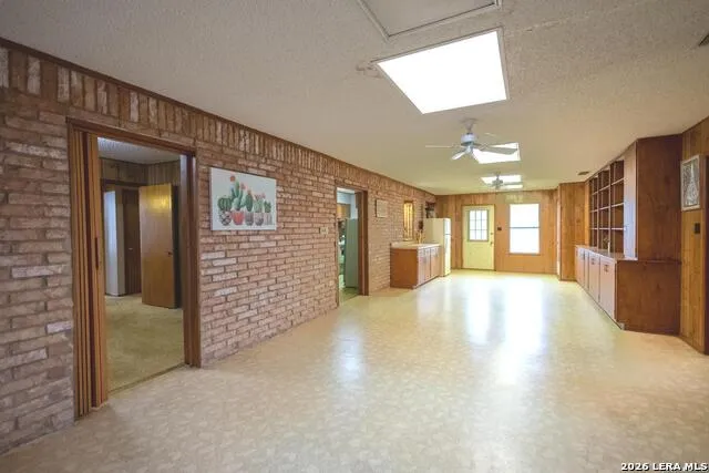 105 S Sayers Devine, TX 78016