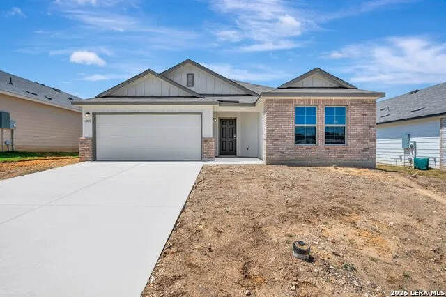 1013 Eagle Crossing Seguin, TX 78155