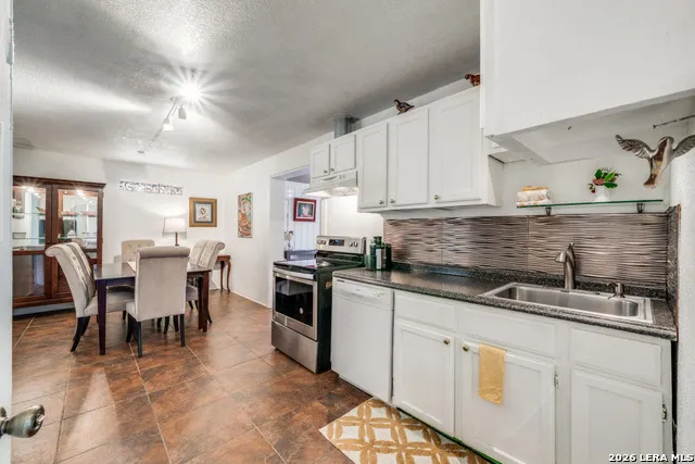 1723 Medina Circle San Antonio, TX 78264