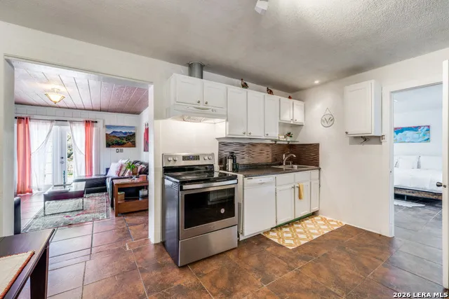 1723 Medina Circle San Antonio, TX 78264