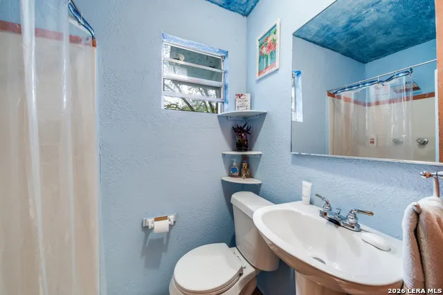 1723 Medina Circle San Antonio, TX 78264