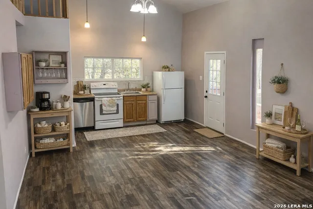 1723 Medina Circle San Antonio, TX 78264