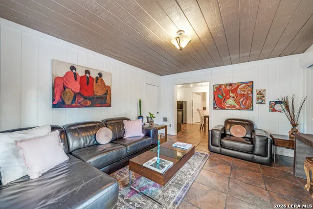 1723 Medina Circle San Antonio, TX 78264