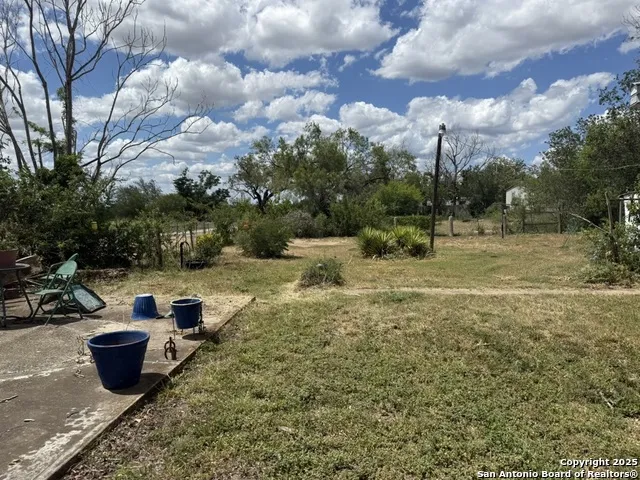 559 W Rheiner Sabinal, TX 78881