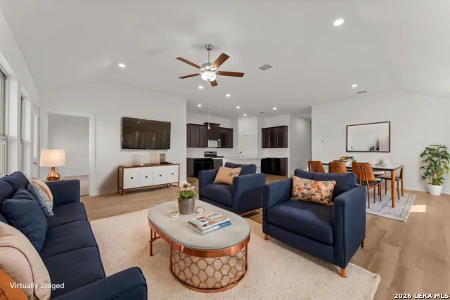 105 Prescott Drive Floresville, TX 78114