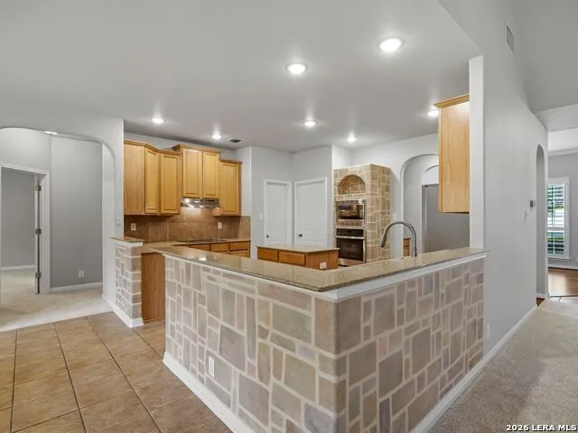 9406 Potters Point Helotes, TX 78023