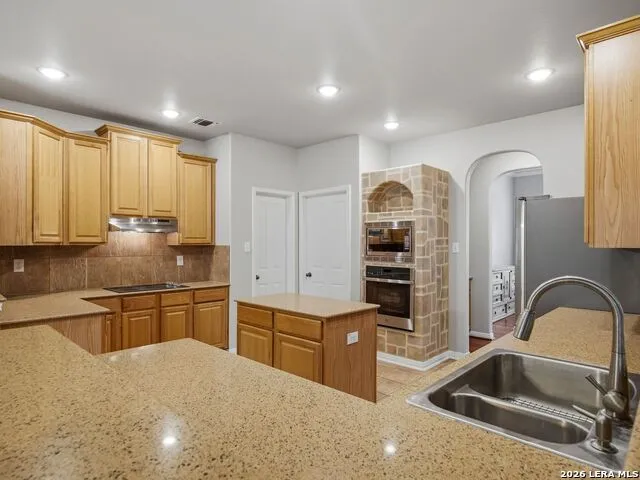 9406 Potters Point Helotes, TX 78023