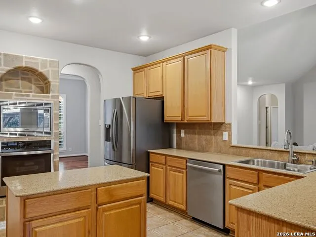 9406 Potters Point Helotes, TX 78023