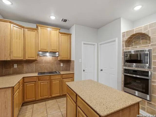 9406 Potters Point Helotes, TX 78023