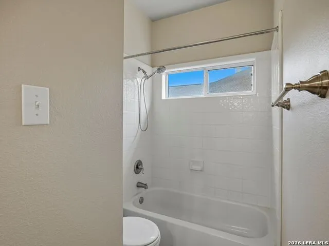 9406 Potters Point Helotes, TX 78023