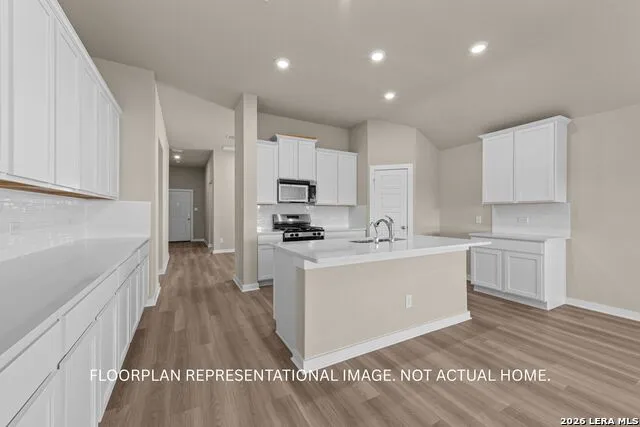 128 Greeley Drive Floresville, TX 78114