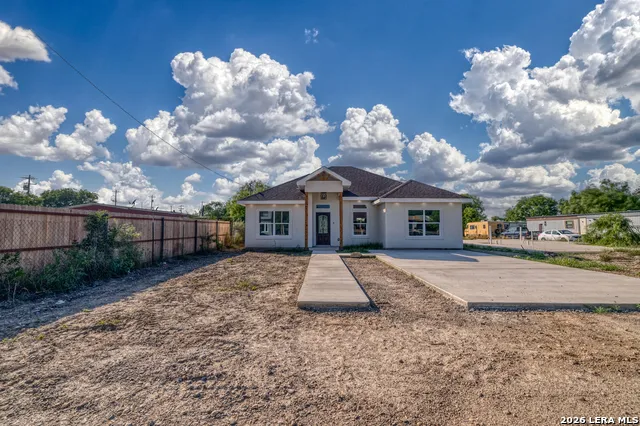 39 VICTORIANO AVE Eagle Pass, TX 78852