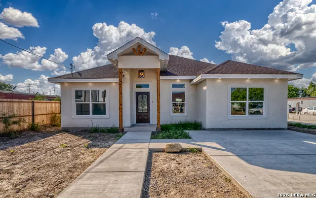 39 VICTORIANO AVE Eagle Pass, TX 78852