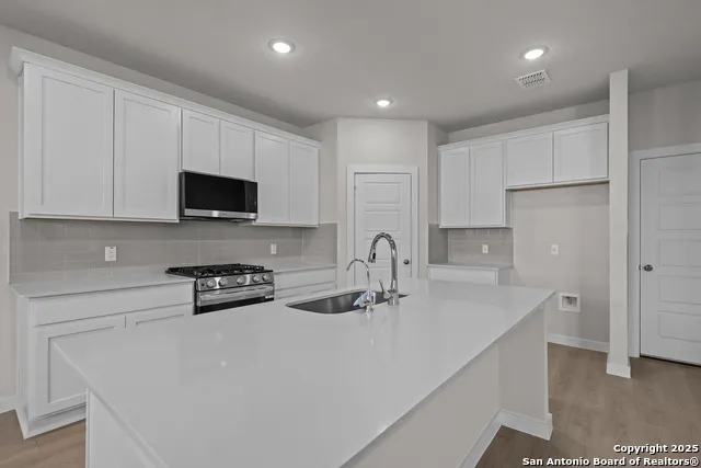 6575 Bufflehead Bend Leon Valley, TX 78240