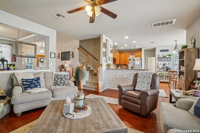 990 OAK PARK Schertz, TX 78154