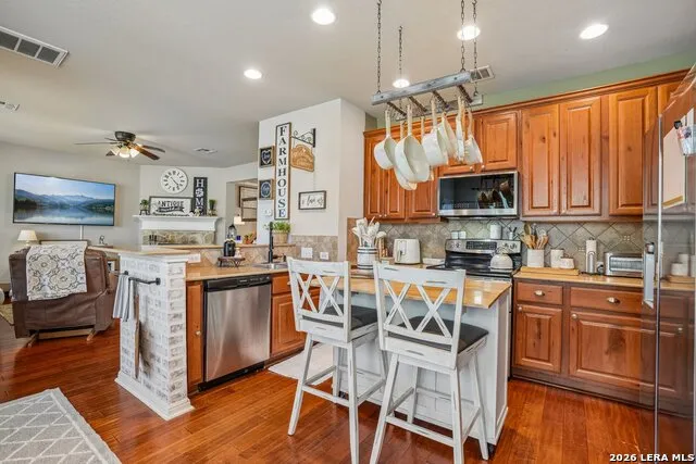 990 OAK PARK Schertz, TX 78154