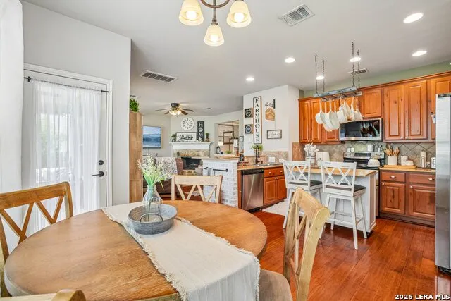 990 OAK PARK Schertz, TX 78154
