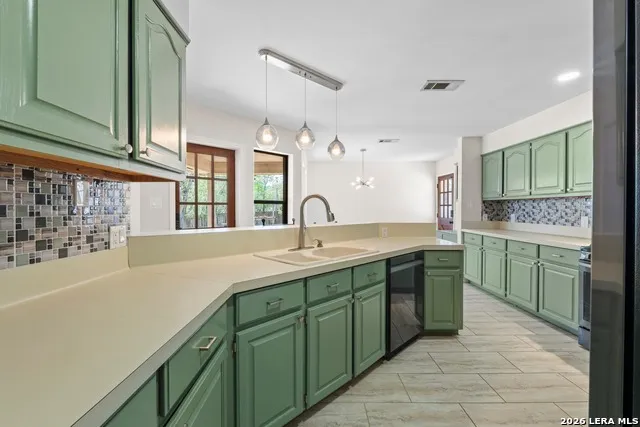 111 CLYDESDALE DR San Marcos, TX 78666
